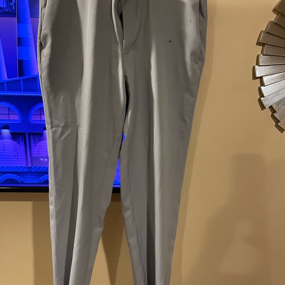 Men’s dress pants. Only call out is small black markings near top of left side - Picture 3 of 4